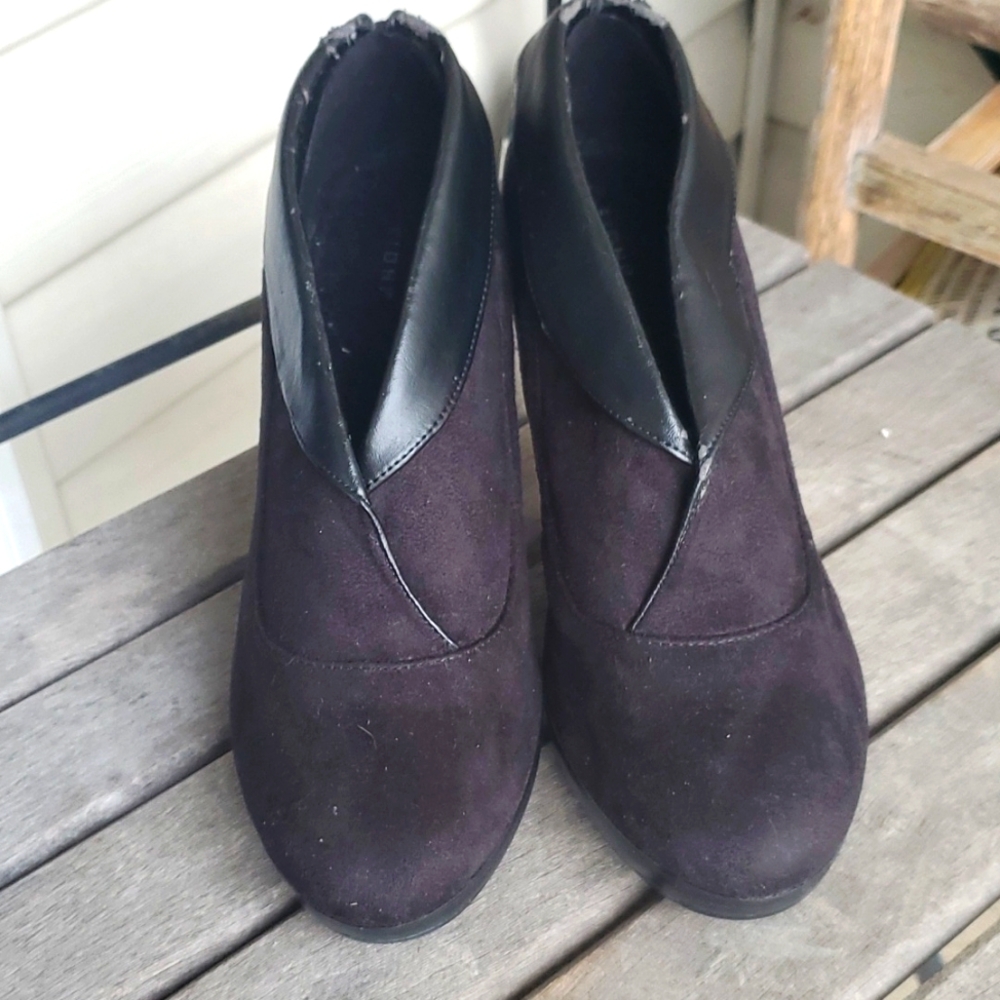 Fioni Women's Black Ankle Wide Width Faux Suede High Heeled Booties- Size 7 1/2W